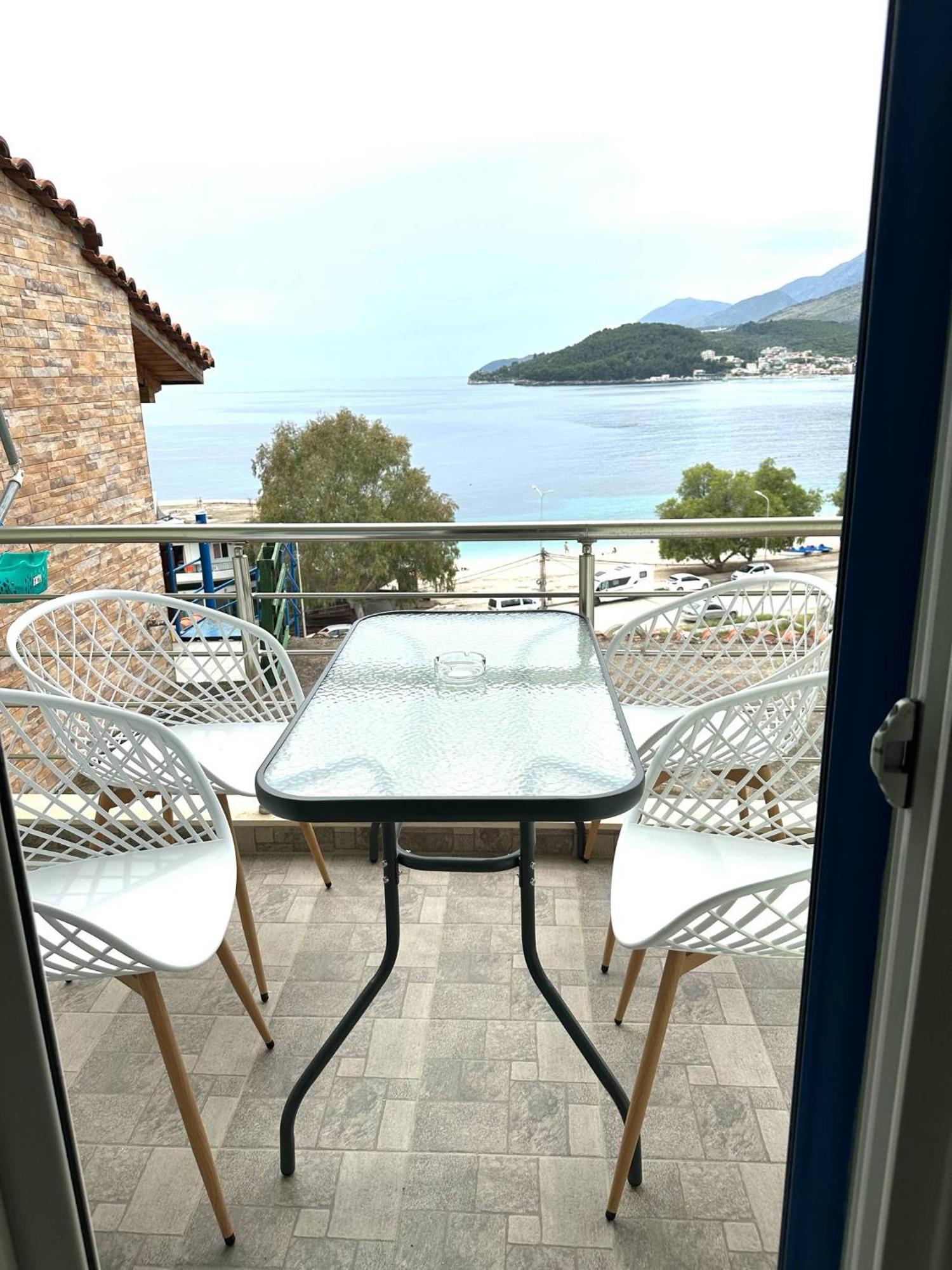 Rooms With View Himare Rum bild