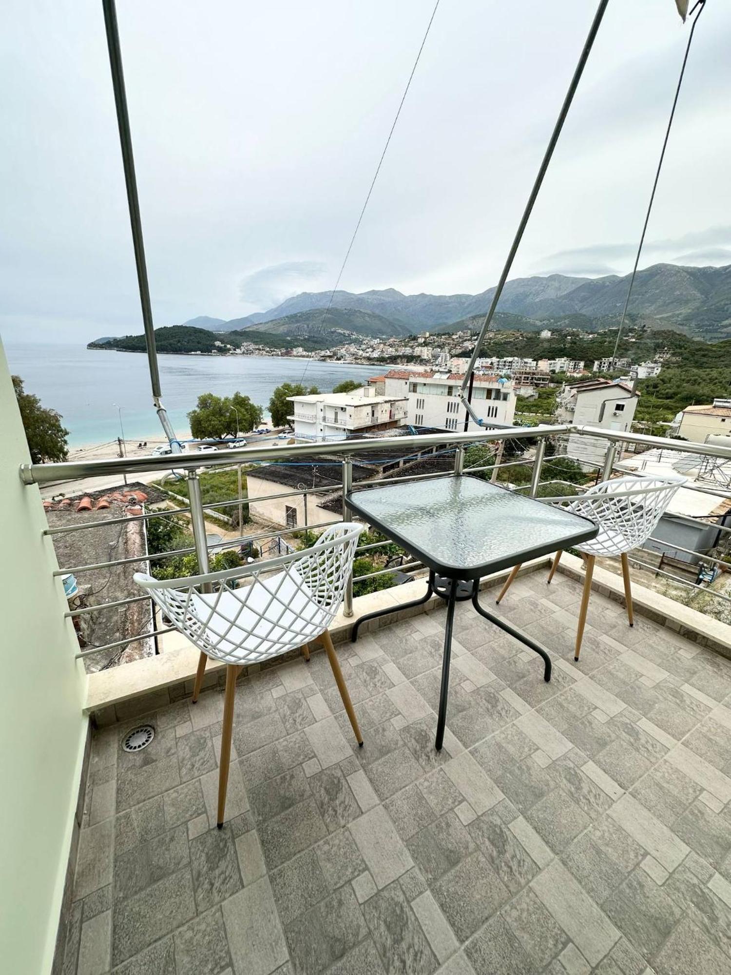 Rooms With View Himare Rum bild