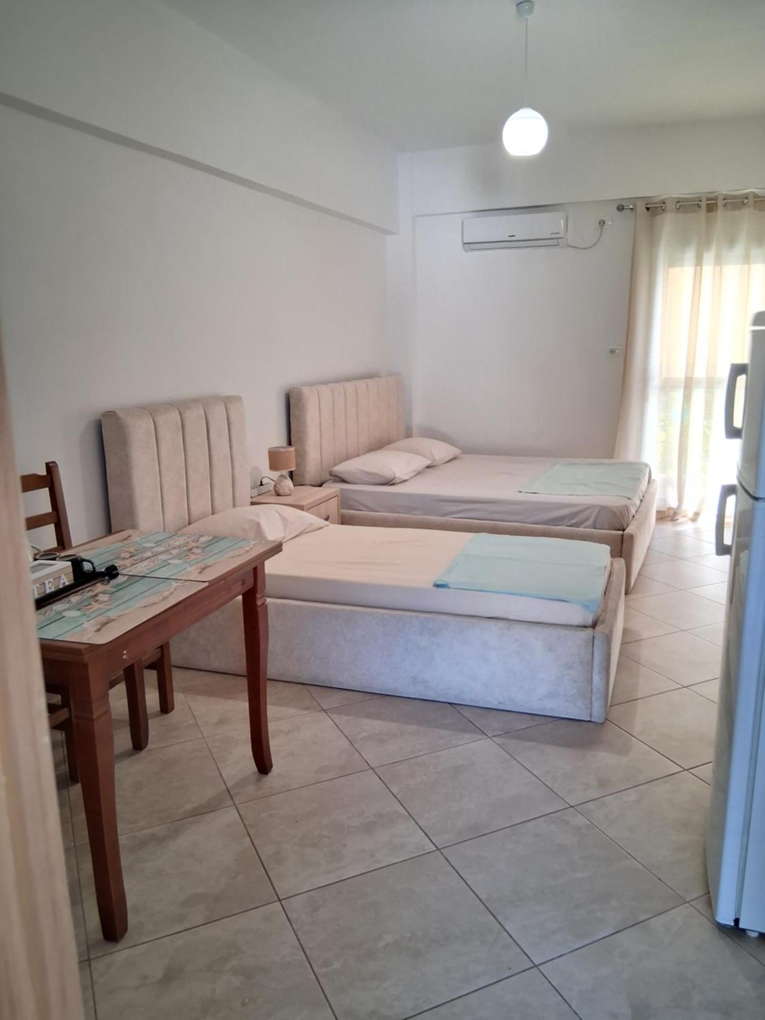Rooms With View Himare Rum bild