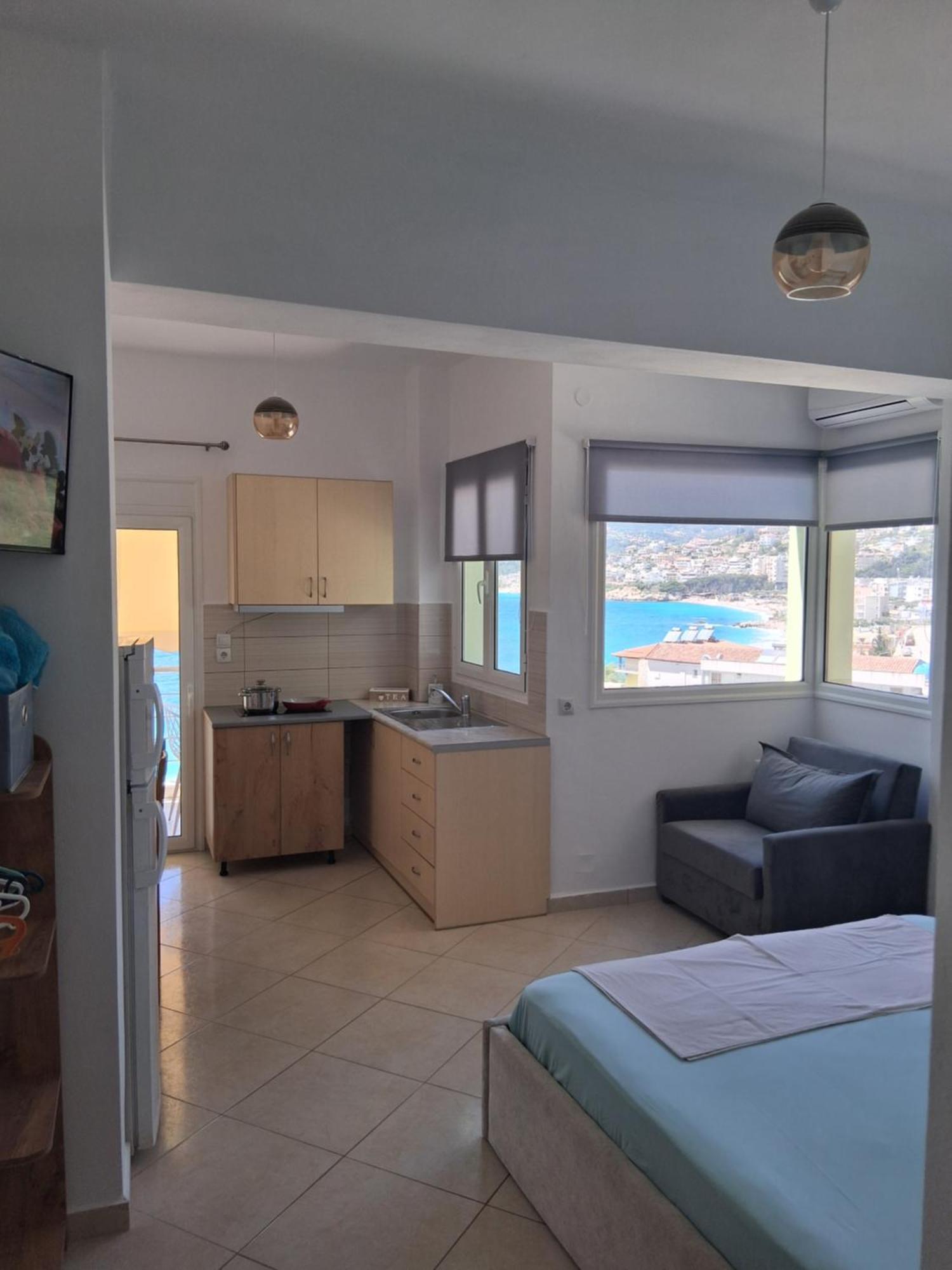 Rooms With View Himare Rum bild