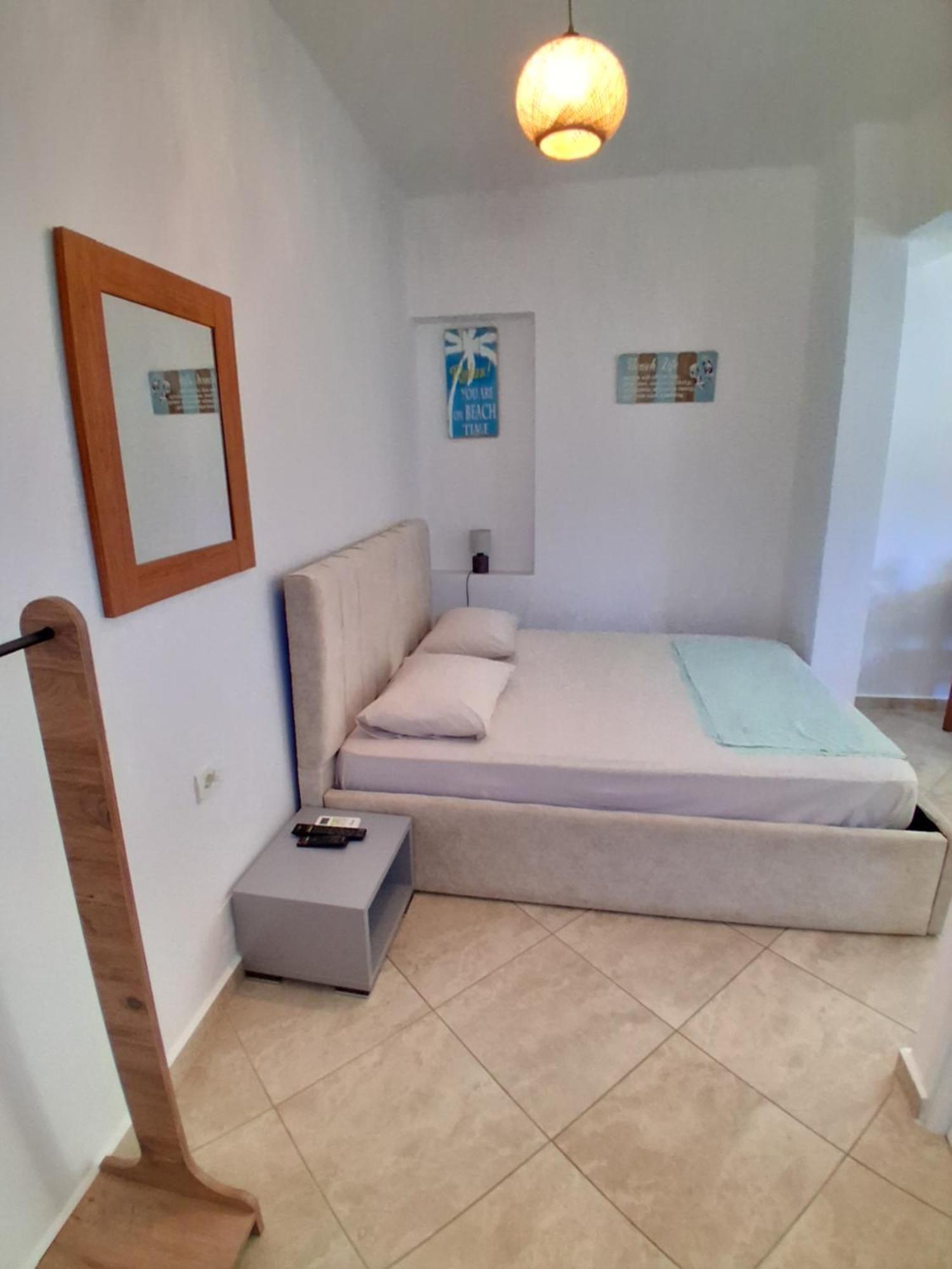 Rooms With View Himare Rum bild