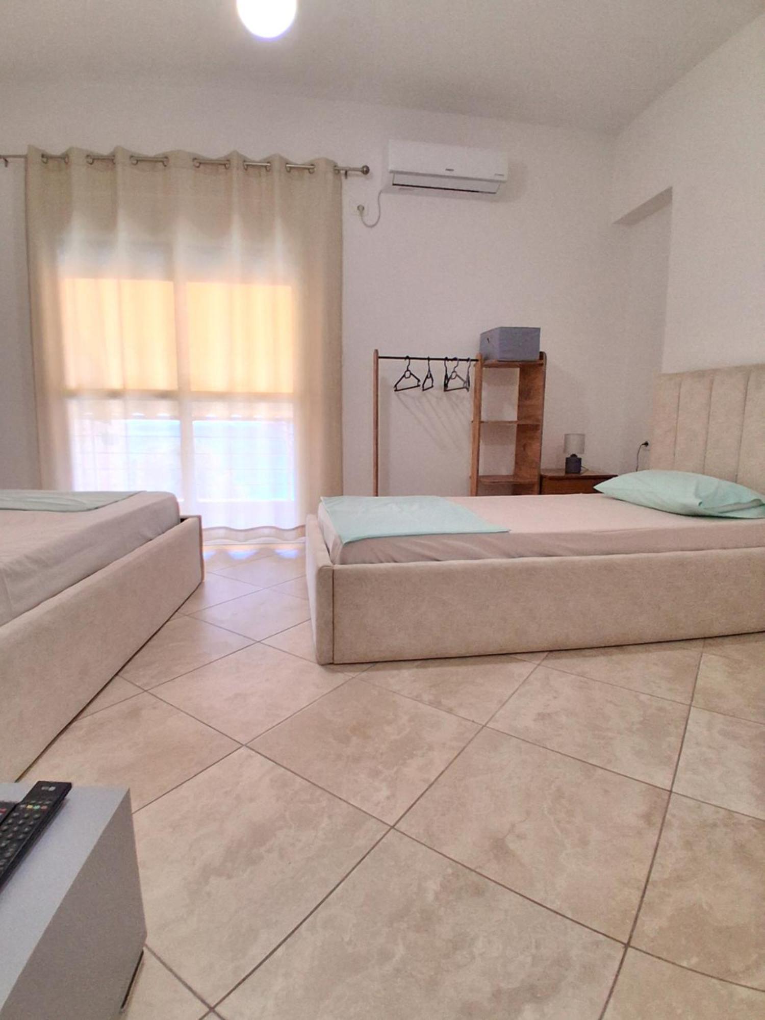 Rooms With View Himare Rum bild
