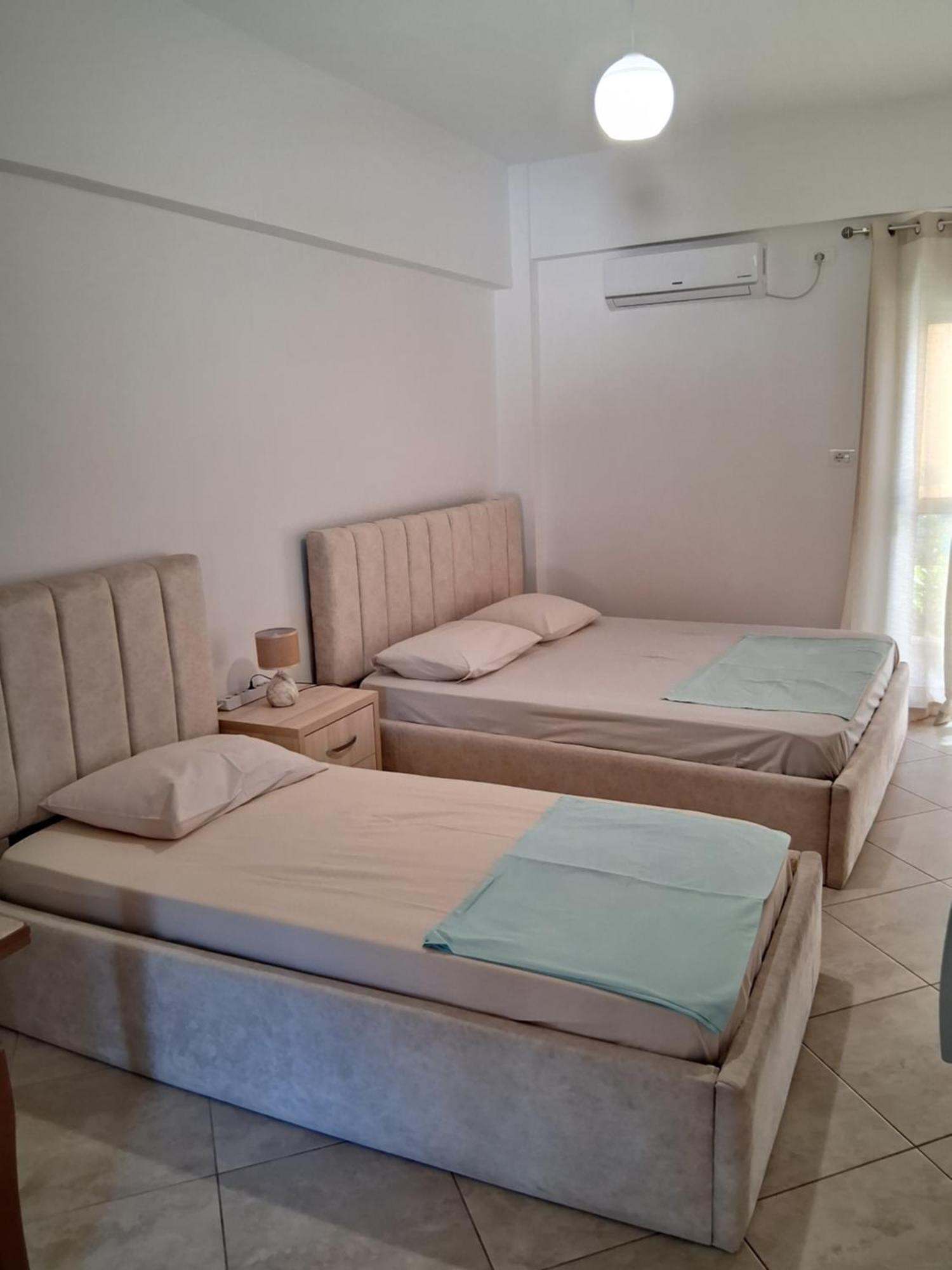 Rooms With View Himare Rum bild