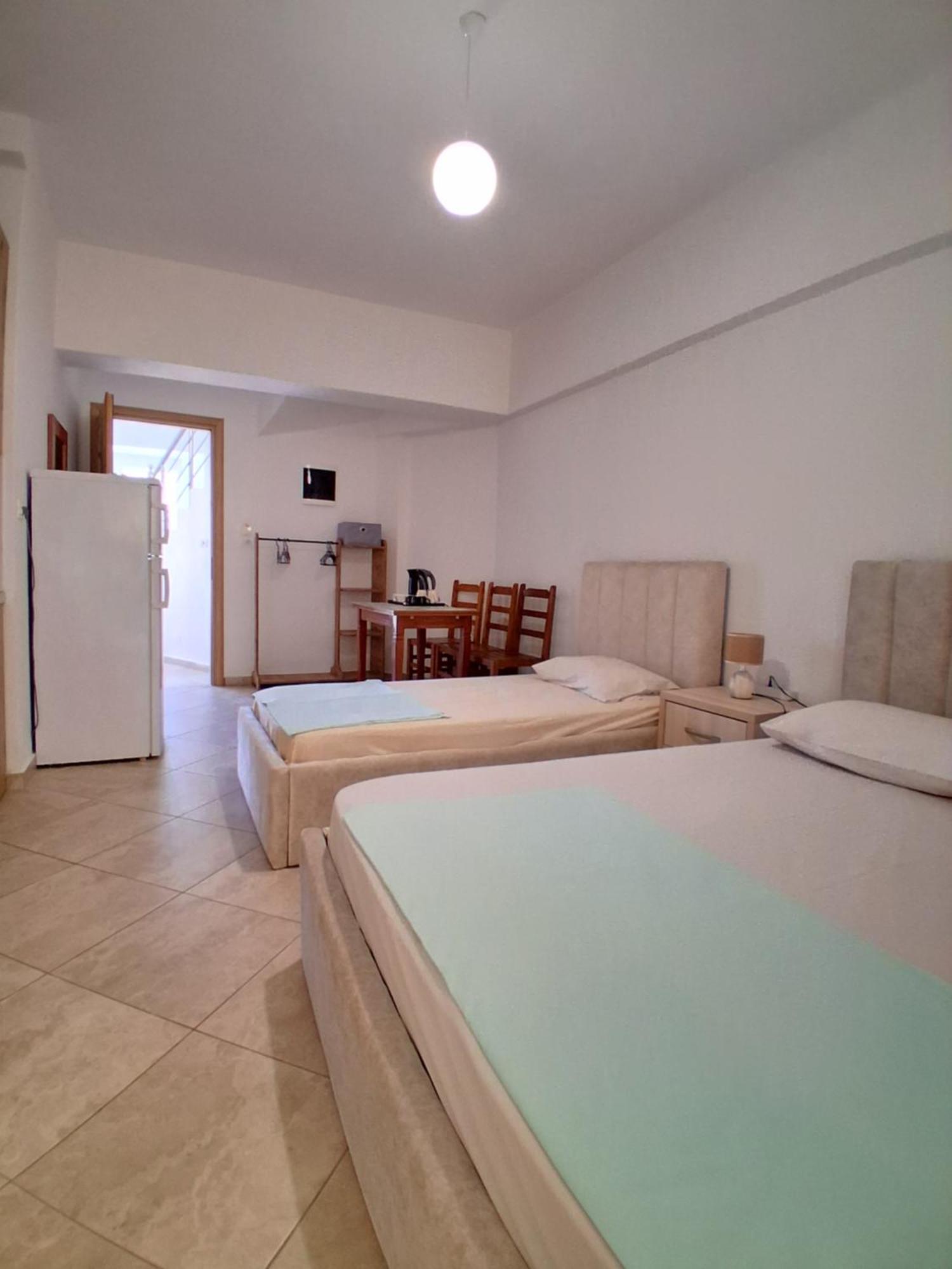 Rooms With View Himare Rum bild