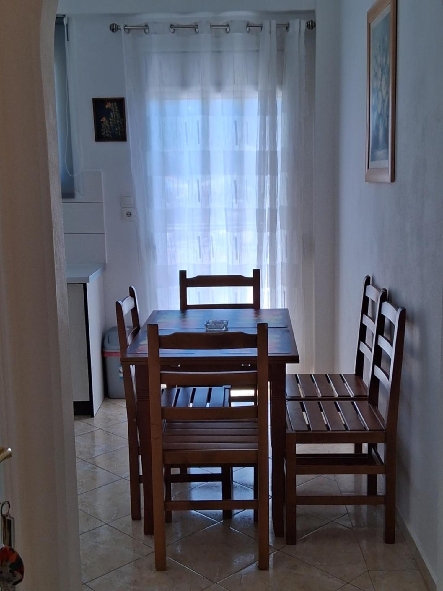 Rooms With View Himare Rum bild