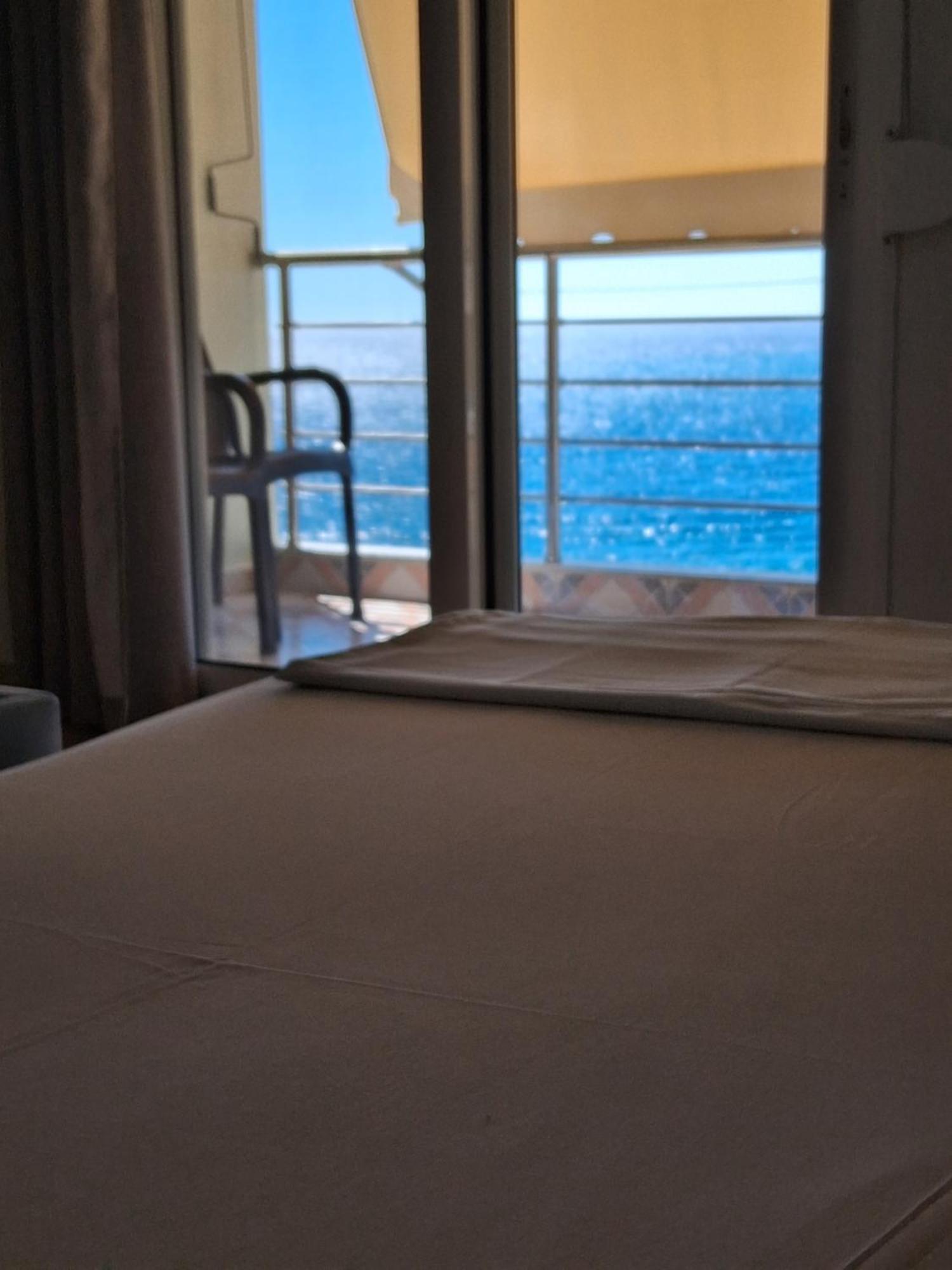Rooms With View Himare Rum bild