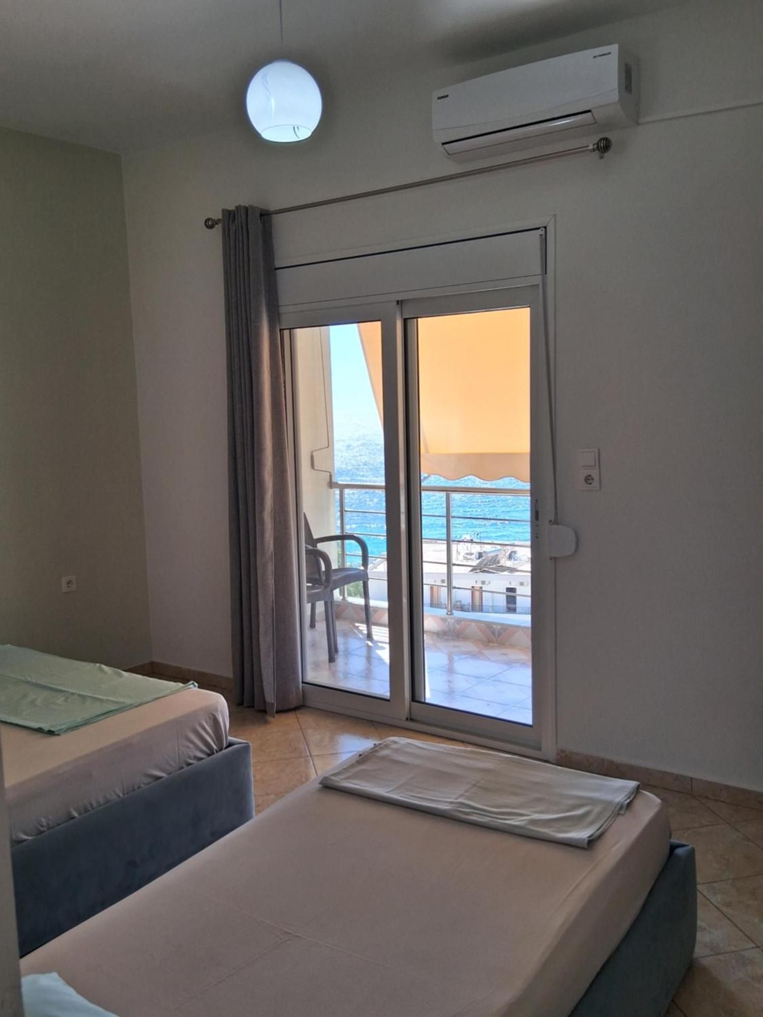 Rooms With View Himare Rum bild