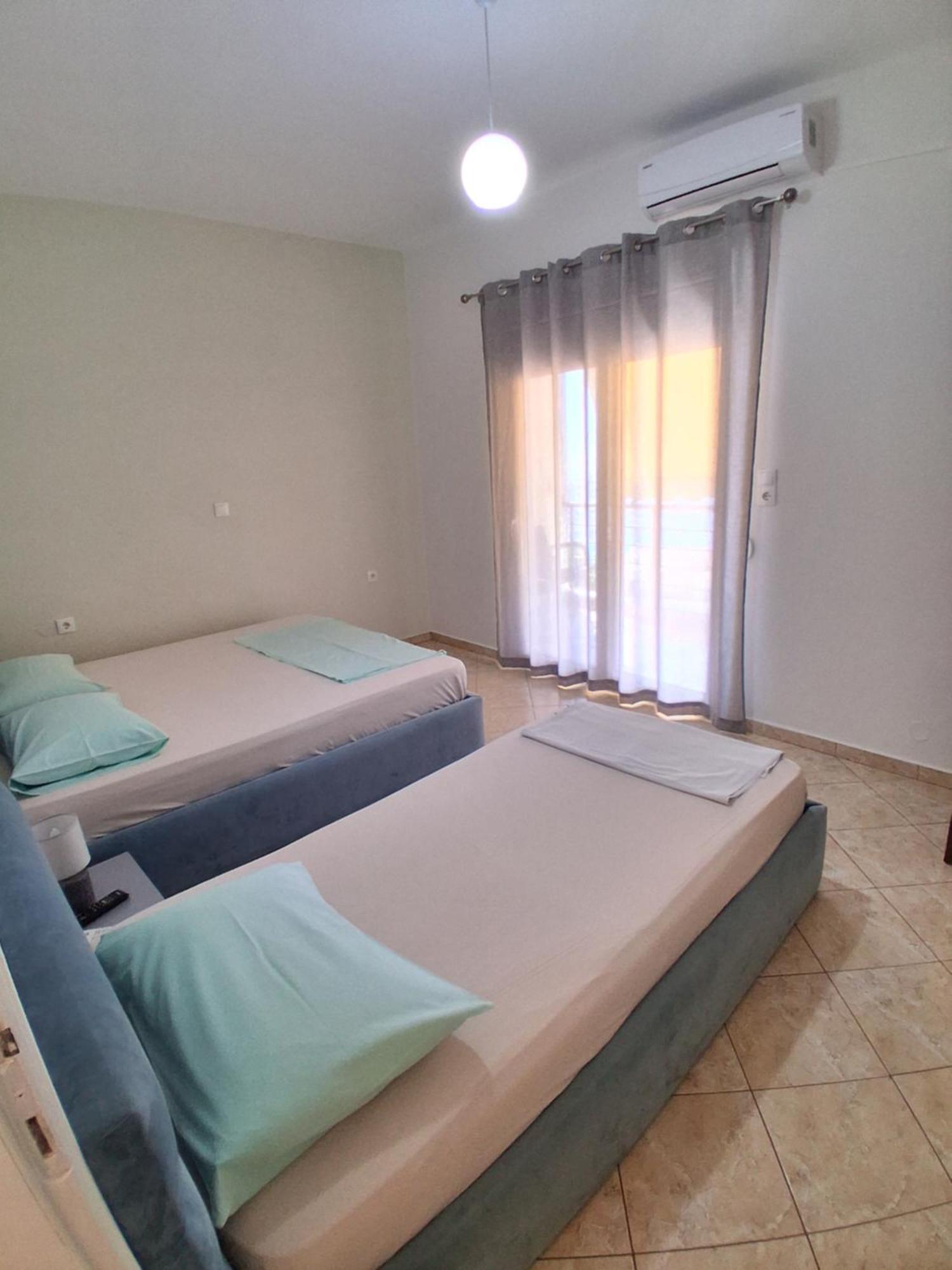 Rooms With View Himare Rum bild