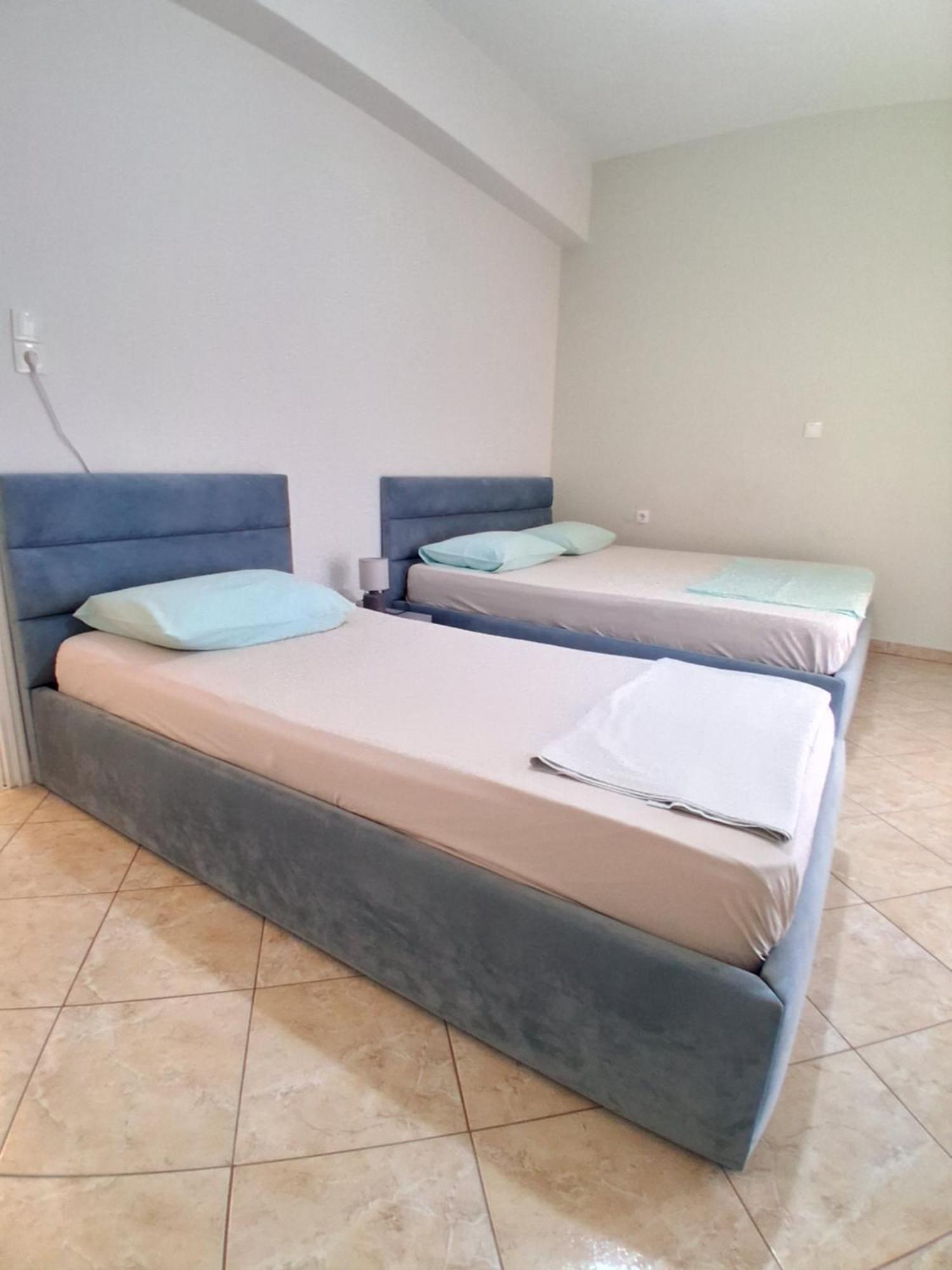 Rooms With View Himare Rum bild
