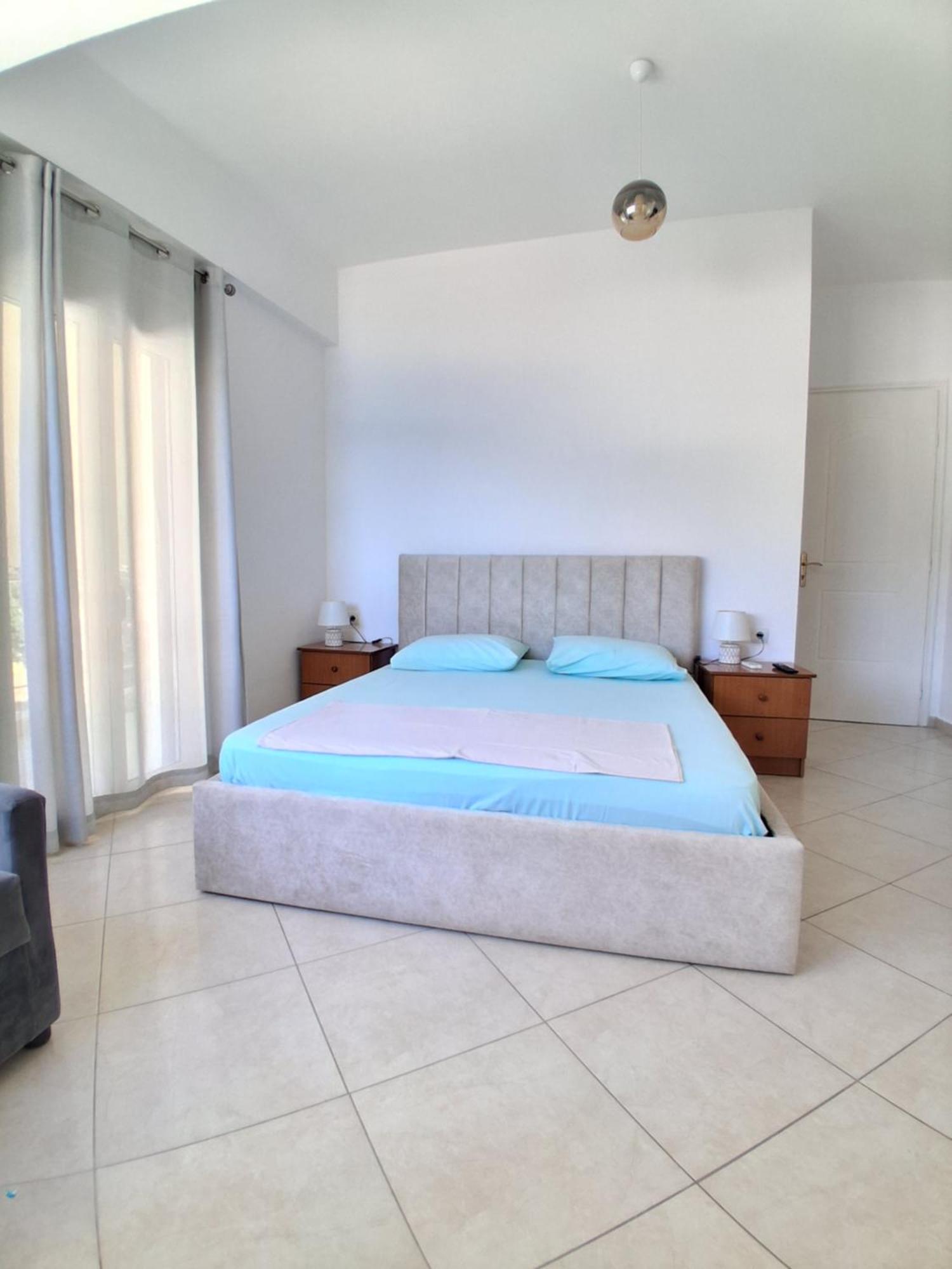 Rooms With View Himare Rum bild