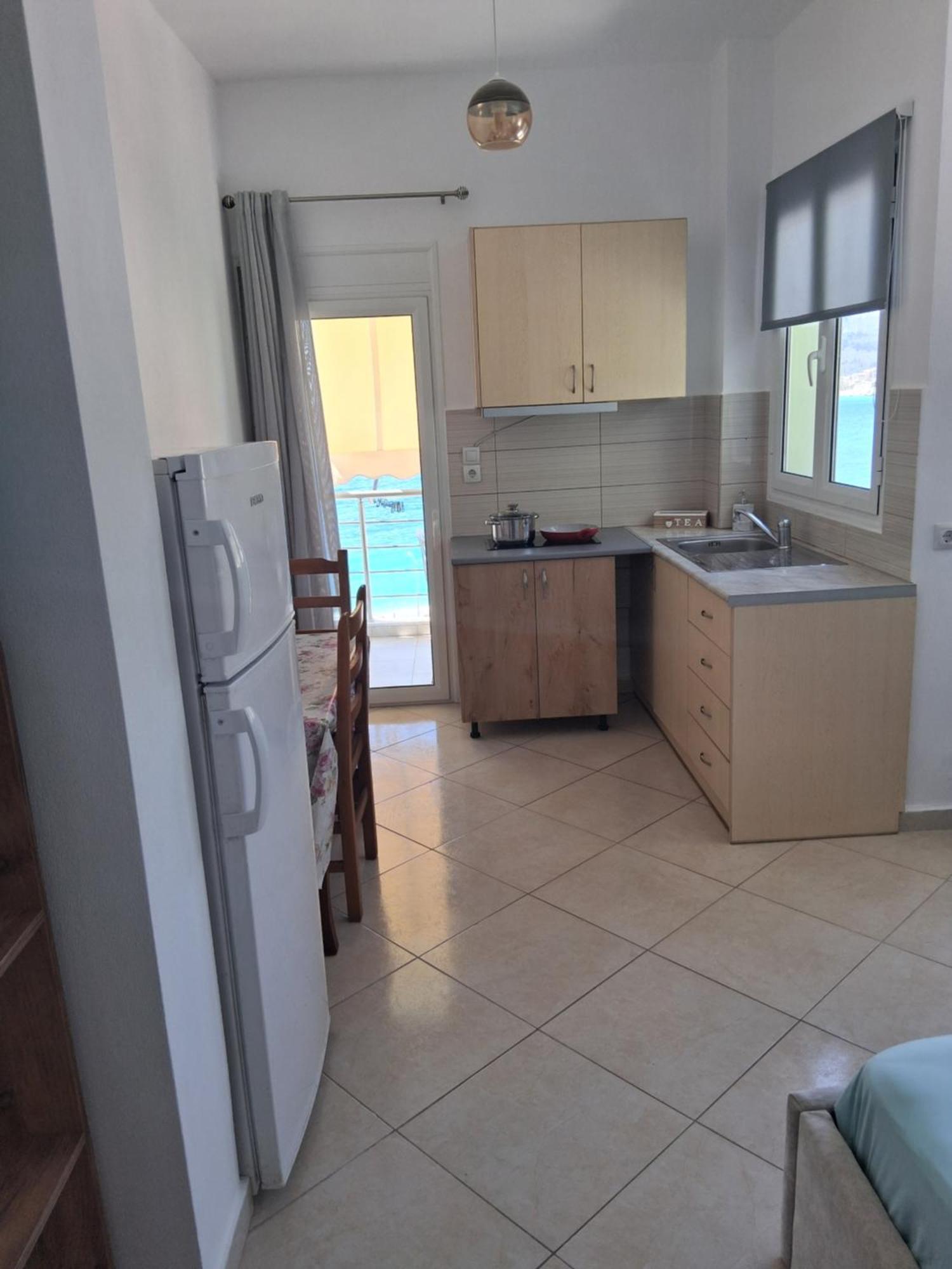 Rooms With View Himare Rum bild