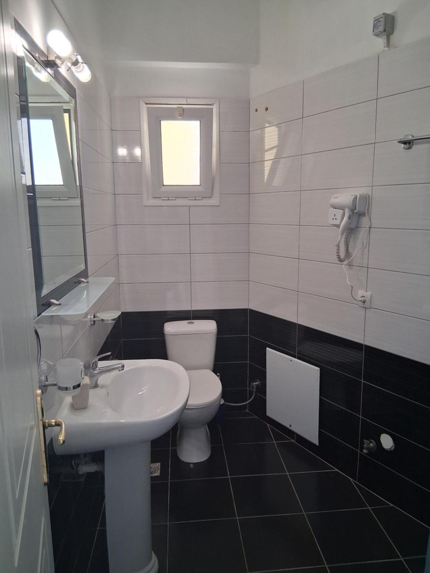 Rooms With View Himare Rum bild